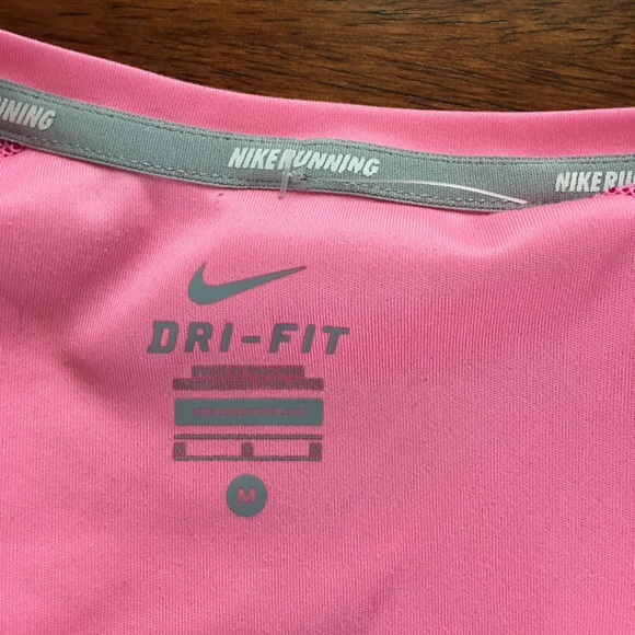 ✨Nike athletic top✨ - Picture 4 of 4
